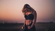 Flat-belly diet (Image via Unsplash/Jon Ly)